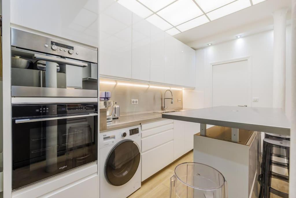 Appartement N Sublime Avec Sauna Dans Le 17e