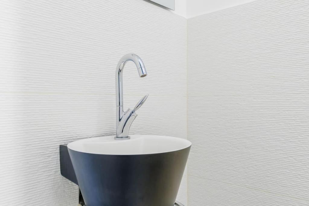 Appartement N Sublime Avec Sauna Dans Le 17e