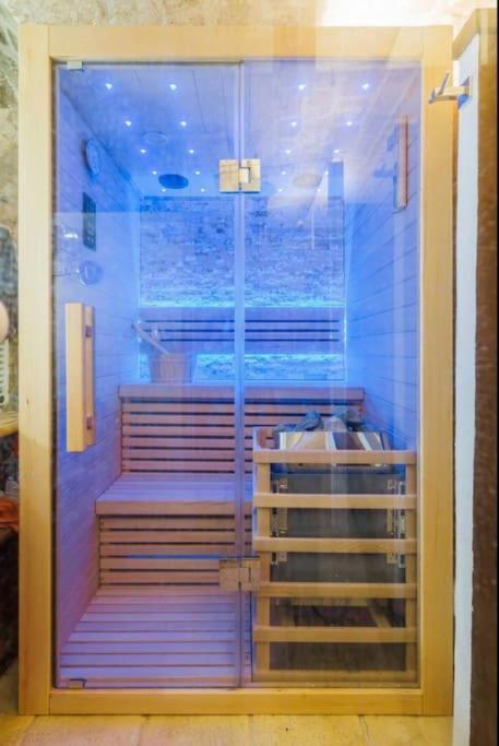 Appartement N Sublime Avec Sauna Dans Le 17e