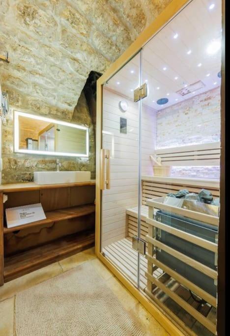 N Sublime Avec Sauna Dans Le 17e Appartement